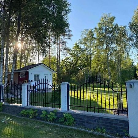 Trevlig Stuga Med Uteplats Rimbo Exterior foto