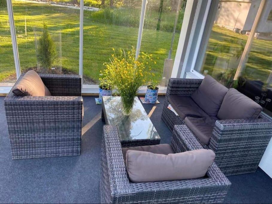 Trevlig Stuga Med Uteplats Rimbo Exterior foto